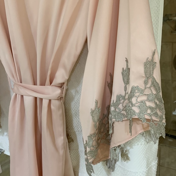 Flora Nikrooz Alesia Satin Kimono Robe in Blush - Picture 10 of 10